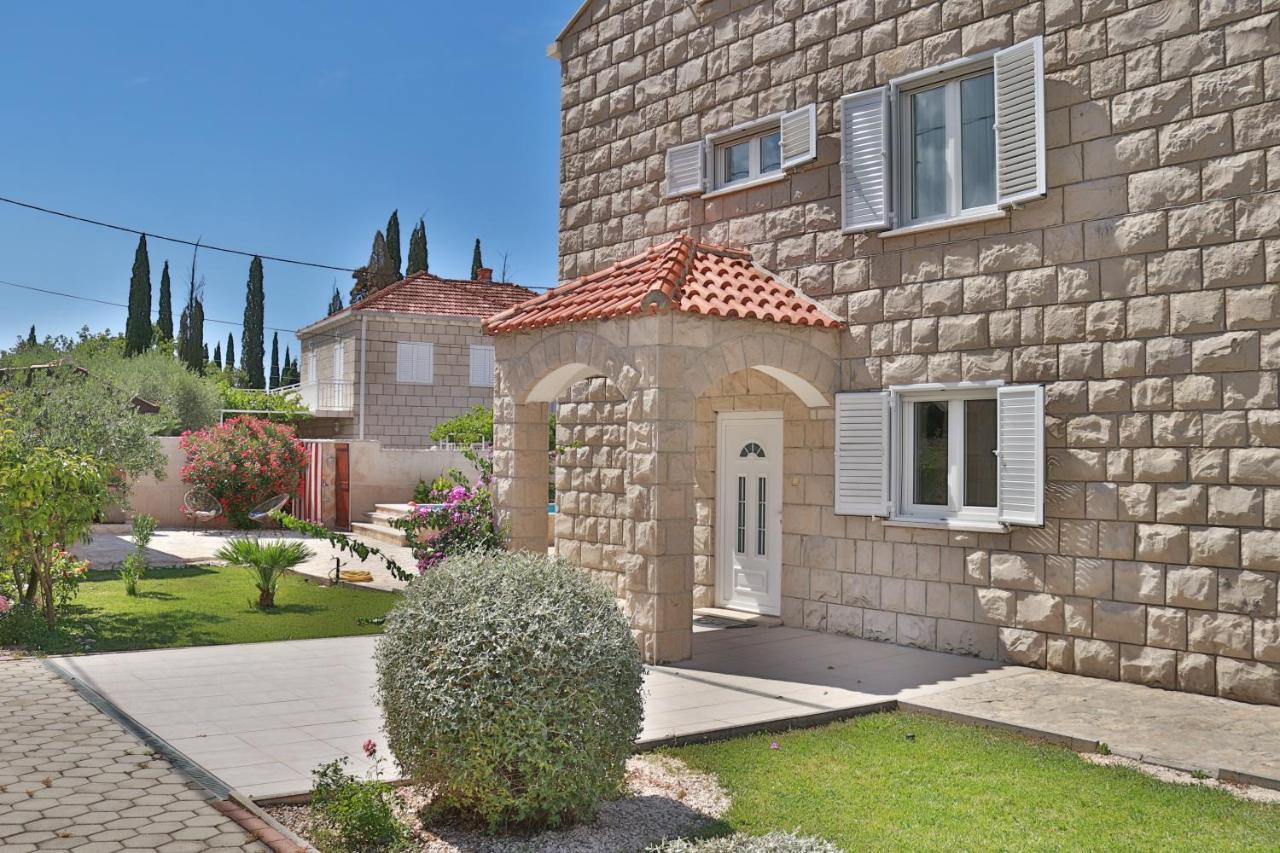 Villa Grand Pinea Cilipi Exterior photo
